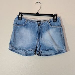 Low Rise Faded Jean Shorts size 3